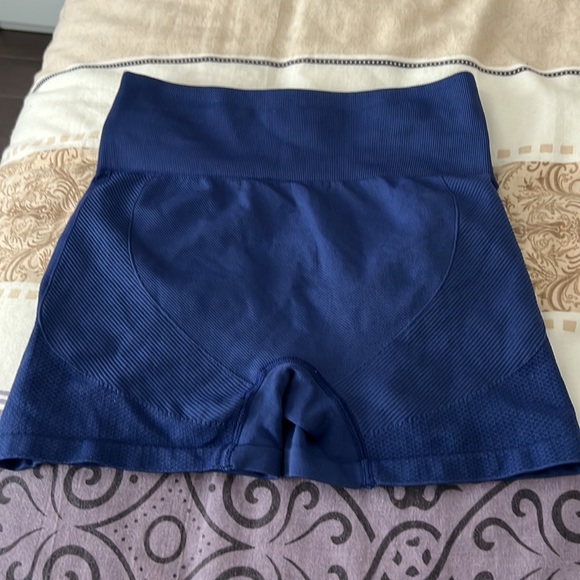 Short leggings both Size S - Picture 2 of 6